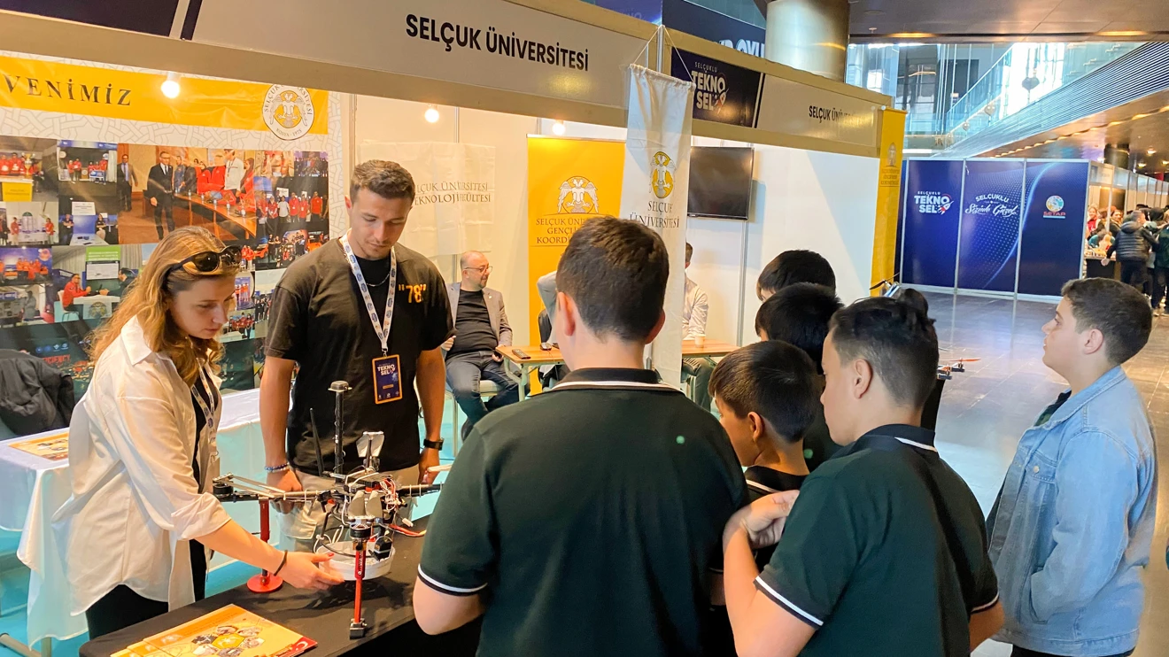 Selçuk Üniversitesi, Selçuklu TEKNO-SEL Teknoloji ve Robot Yarışması’nda stant açtı
